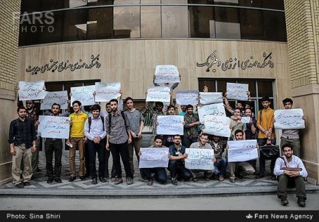 پس از بررسی بیش تر موضوع متوجه شدیم که مؤسسه ی Institute for Science and International Security(ISIS) در آمریکا از سال ها پیش بر روی پرونده‌ی هسته ای ایران کار کرده و گزارش‌هایی را به صورت دوره‌ای منتشر می‌کرد. پس از بررسی اجمالی این گزارش‌ها که در سایت مؤسسه موجود است، متوجه شدیم که برنامه ی آمریکا برای تعطیلی صنعت هسته‌ای ایران سالهاست که در حال تدوین شدن است. در واقع متوجه شدیم که اتفاقی که بناست بر طبق برجام برای صنعت هسته ای در ایران رخ دهد دقیقاً همان اتفاقی است که از سالها پیش مؤسسه ی ISIS در آمریکا پیش بینی کرده بود.
